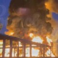 Razoran napad na ruski grad: Pogođeni rezervoari nafte, širi se oblak gustog dima, vatra guta sve pred sobom (video)