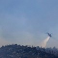 Veliki šumski požar kod Atine: Vatra guta i kuće, u gašenju učestvuju brojni vatrogasci i 17 aviona