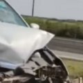 Udes u smeru ka Šidu: Prednja strana automobila se raspala od siline udara