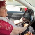 Baka Smilja iz Vršca ima 90 godina i dalje vozi auto: Mnogi je smatraju najstarijim ženskim vozačem, a posle BMW sada vozi…