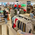 На излогу -70%, на каси изненађење Купци опрезни - за многе попусте и даље важи: "Ништа није као што изгледа"