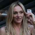 Skinula se Anabela u 50. Godini! Bez šminke, duboki dekolte i gole noge, javnost u šoku (foto)