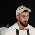 Đekson se prvi put oglasio nakon što mu je uništen automobil: Reper zna ko mu je napisao "sto*o" i "seljačino"?