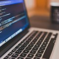 Veštačka inteligencija briše granice programiranja, ali donosi opasan paradoks