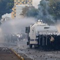 Napeto u Albaniji pred novi protest: Sukob demonstranata i policije, kamenice, vodeni topovi i suzavac
