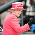 Osvanula do sada neviđena fotka kraljice Elizabete sa svim praunucima: Objavili je Kejt i Vililjam povodom tužne godišnjice…