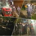 Poljoprivrednici protestuju do ispunjenja zahteva: U Bavaništu paori blokirali naprednjačke automobile koji su opkolili kuću…