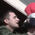 Potresne scene iz voza koji je srpske vojnike 1999. Vozio na Kosovo!: "Budi dobar, sine, slušaj! Čuvajte glave!