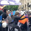 Haos na ulicama Istanbula: Besna rulja krenula na policiju, rukama im kidaju štitove, a do sad je uhapšeno preko 200 ljudi…