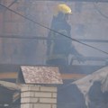 Пожар у породичној кући у Будисави: Ватр планула у купатилу, а узрок је највероватније експлозија бојлера