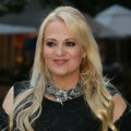 "Pozvao me je i pitao da li bih nekad nastupala s njima" Jellena o detaljima saradnje s koktel bendom, a evo s kim snima novi…