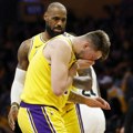 Lebron opsovao Dončića, kamere sve zabeležile! Scena koja je mnogima promakla: Lukina reakcija obišla planetu! (video)