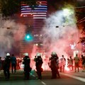 General policije Luković: Povređeno 48 policajaca, privedeno 77 nasilnika