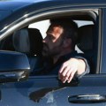Pogledajte s kim je Ben Aflek uhvaćen u automobilu: Konačno je raspoložen (foto)