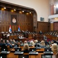 Deo opozicije u sali: Poslanici Skupštine Srbije nastavili raspravu: Na dnevnom redu budžet i i izmene Zakona o vojsci