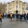 Испред Суда у Нишу одржана 16-минутна тишина, најављена окупљања сваког четвртка