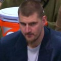 Nikola Jokić postao trener Denvera! Ameri ostali u totalnoj neverici: Pogledajte kako priča sa igračima! Gledajte tu energiju…