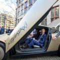 Tesla pod istragom zbog autonomnih vozila, a priprema prodaju automobila bez volana i nožnih komandi