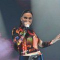 Pola pesama na novom albumu Milice Pavlović napisala je pokojna Ljiljana Jorgovanović: "Caka spot je mojih 100 života…