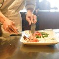 Traže se kuvar i servirka u Zrenjaninu: Stimulativna plata, obezbeđen obrok i odlični uslovi