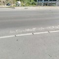 Neobeleženi pešački, automobili na trotoarima i prljava igrališta