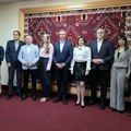 Predstavnici Ministarstva prosvete u poseti Pirotu: obilazak srednjih škola, sastanak sa gradonačelnikom i direktorima…