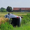 Automobil prevrnut u njivi Prvi snimci nesreće u Kikindi, Boško poginuo, još jedan muškarac povređen (foto)