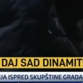 "Daj sada dinamit" Pristalice "Srbije protiv nasilja" htele da dignu Skupštinu grada u vazduh! (video)