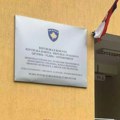 Nastavak jednostranih i nasilnih akcija prištinskih vlasti: Tabla „Republika Kosovo“ na zgradi Centra za socijalni rad u…