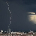 Vojvodina prva na udaru hladnog fronta: Padao grad, vetar lomio drveće (FOTO, VIDEO)