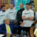 Donald Tramp ostavio u neverici Dušana vlahovića! Srpski fudbaler u kabinetu predsednika Amerike, a ceo svet bruji o tome šta…