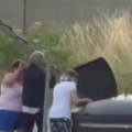 Devojka bacala smeće pa greškom bacila i vrednu stvar u kontejner: Na licu mesta se pojavio Slobodan i ubrzo je nastala scena…