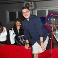 Na more nije došao, ali će ga u prvi razred ispratiti! Ivan Marinković sa sinom pozira nikad srećniji, mali Željko je đak prvak…