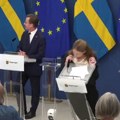 (Video) Onesvestila se švedska ministarka zdravlja: Na konferenciji za novinare predstavljena javnosti, pa pala u nesvest: Sa…