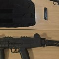 Sprečen zločin u nikšiću: Policija pretresla "operativno interesantna lica", uhapšen višestruki povratnik sa pištolje i…