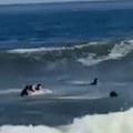 Drama u moru i umalo tragedija: Legendu fudbala i njegovu porodicu spasioci izvukli iz ogromnih talasa