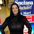 Povredila nogu dok je gledala u izloge: Jana Todorović stigla na koncert Snežane Đurišić uprkos nezgodi (foto)