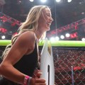 Prelepa plavuša glavna zvezda UFC, zasenila i Konora: Poznata sportistkinja bila "ring devojka" na spektaklu