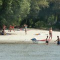 12 stanovnika i na hiljade gostiju: Peščana plaža na pola sata vožnje od centra Beograda skriveni je raj ovog leta