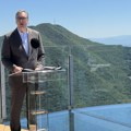 Vučić na Kablaru: Proširiti put i napraviti parking bliže vidikovcu