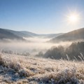 Hladno jutro uz slab mraz i maglu u kotlinama, tokom dana sunčano i toplo