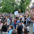 „Šteta što nije završila srpski, nije student bila sigurno“: Poznati voditelj je na protestu i ima poruku za Anu…
