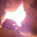 Automobil izleteo sa kolovoza, pa se zakucao u banderu Drama na Voždovcu - automobil se nakon udara zapalio