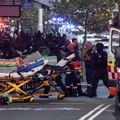 Ово је нападач из Сиднеја: Шетао кроз тржни центар са великим ножем, насумично убадао људе, полицајка га упуцала ФОТО