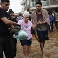 Прети опасност од клизишта: Број погинулих у поплавама у Бразилу порастао на 100: Нестало 128 особа, мостови и путеви разорени