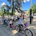 Mališani učili o saobraćaju: Organizovana biciklijada za predškolce u opštini Obrenovac