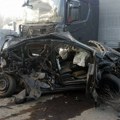 Stravična scena kod Požarevca: Vozač leži mrtav, dva kamiona smrskana od siline sudara
