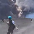 Turisti zabeležili dramatične snimke erupcije vulkana Etna: Beže pred oblakom pepela