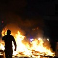 Kako su dva dečaka s Balkana inicirala ulični rat: Iskra je ekpresno zapaljena, kuće gore, neredi ne prestaju!