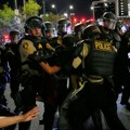 Gori los anđeles, protesti klize u anarhiju Policija izdala poslednje upozorenje blokaderima (foto/video)